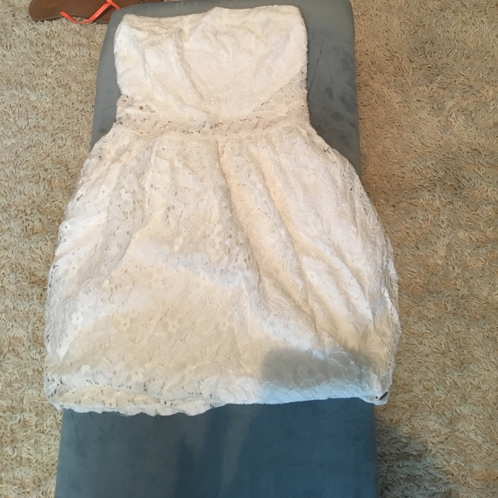 White lace strapless dress