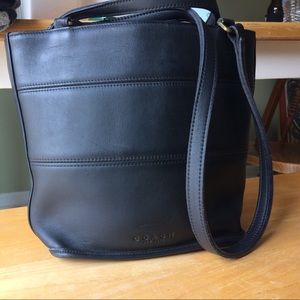 Authentic Coach purse excellent condition.