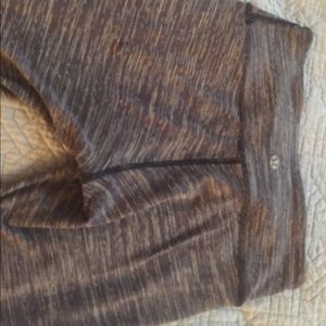 Lululemon Capri grey stripe legginings 2