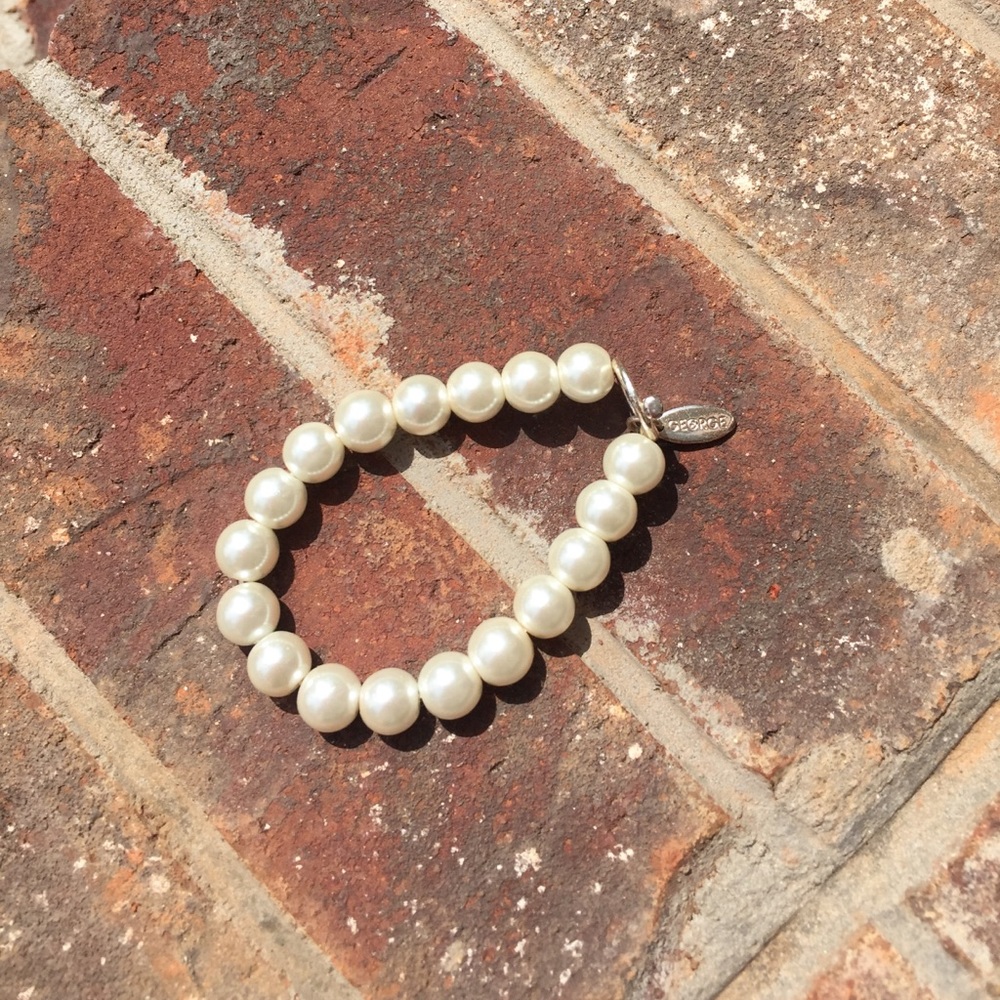🌟B2G1F🌟 Stretchy faux pearl bracelet