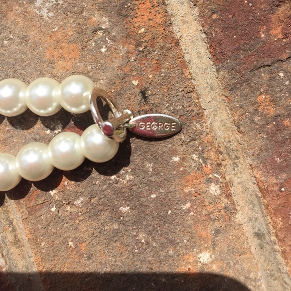 🌟B2G1F🌟 Stretchy faux pearl bracelet - Picture 3 of 3