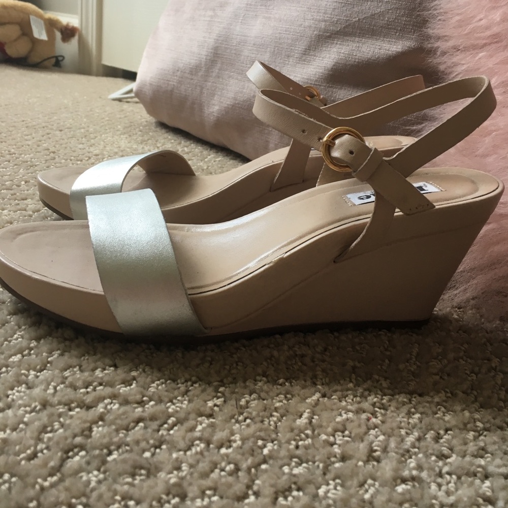 Small wedged shoes