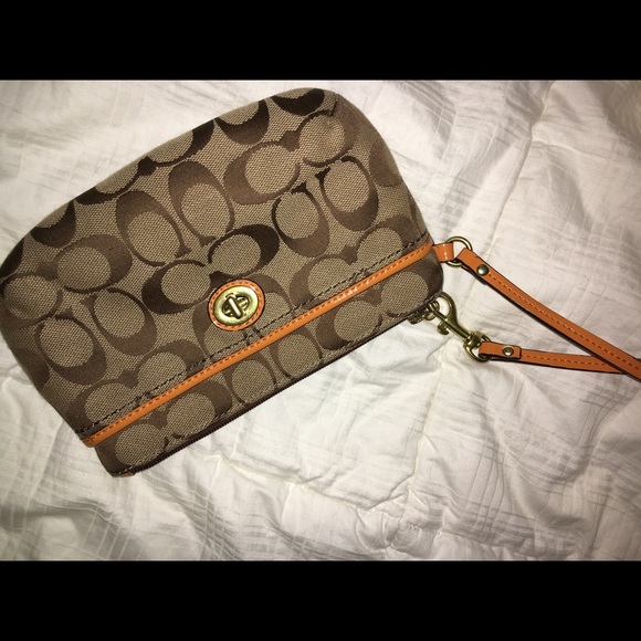 Coach wristlet - Picture 1 of 4