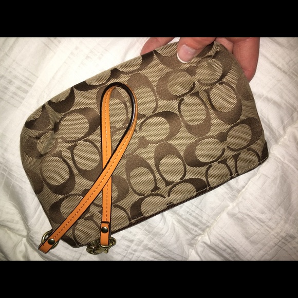 Coach wristlet - Picture 2 of 4