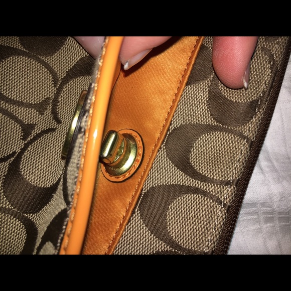 Coach wristlet - Picture 3 of 4