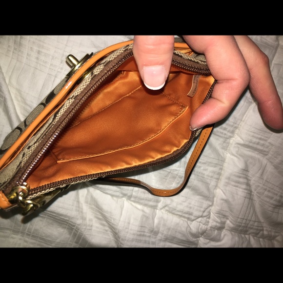 Coach wristlet - Picture 4 of 4