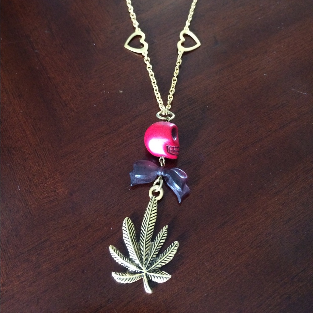 Mary Jane & Skull love Rasta inspired necklace