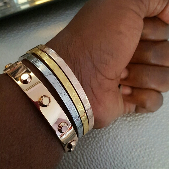 ROMAN NUMBER LOVE BRACELET - Picture 2 of 3