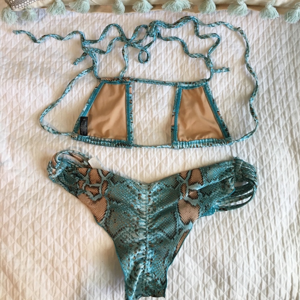 FRANKI BEACH swim~ blue snakeskin bikini
