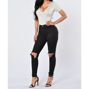 Fashion Nova Clean Break Jeans Size 1 NWOT