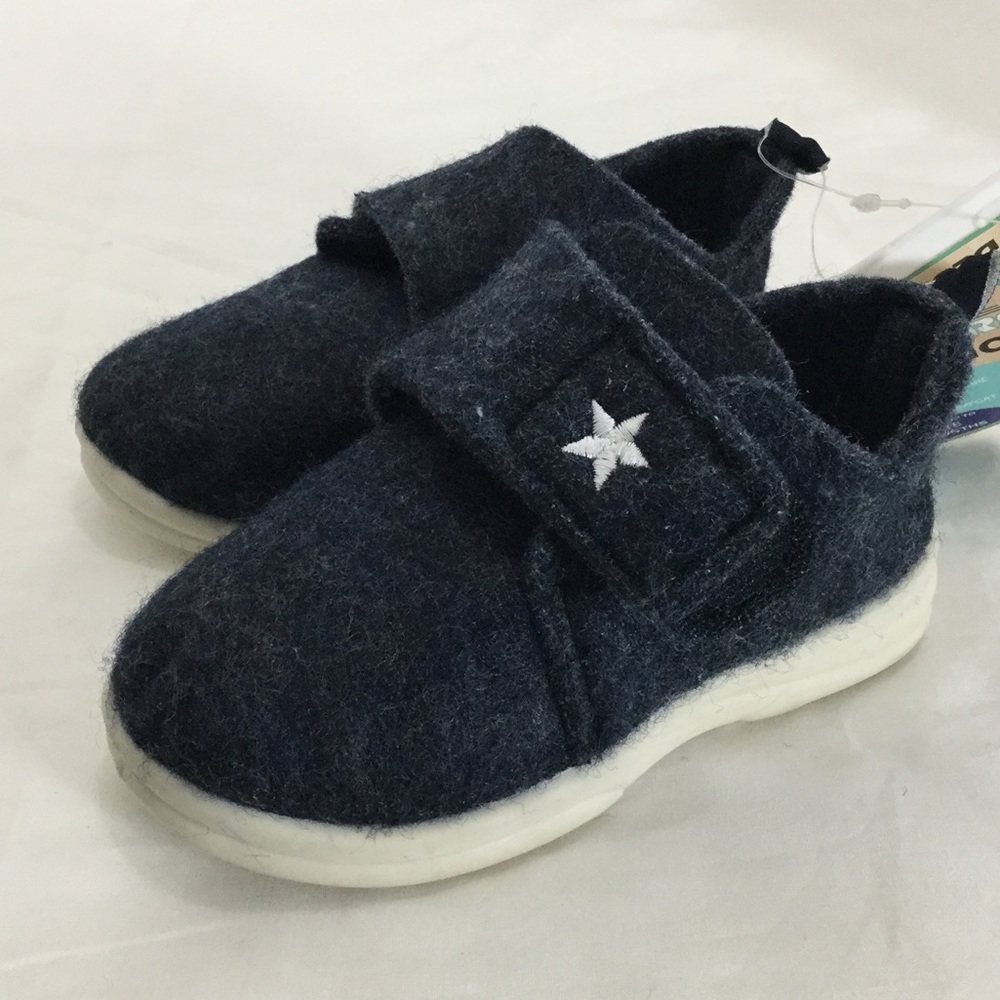 Navy blue boys shoes size 18 months