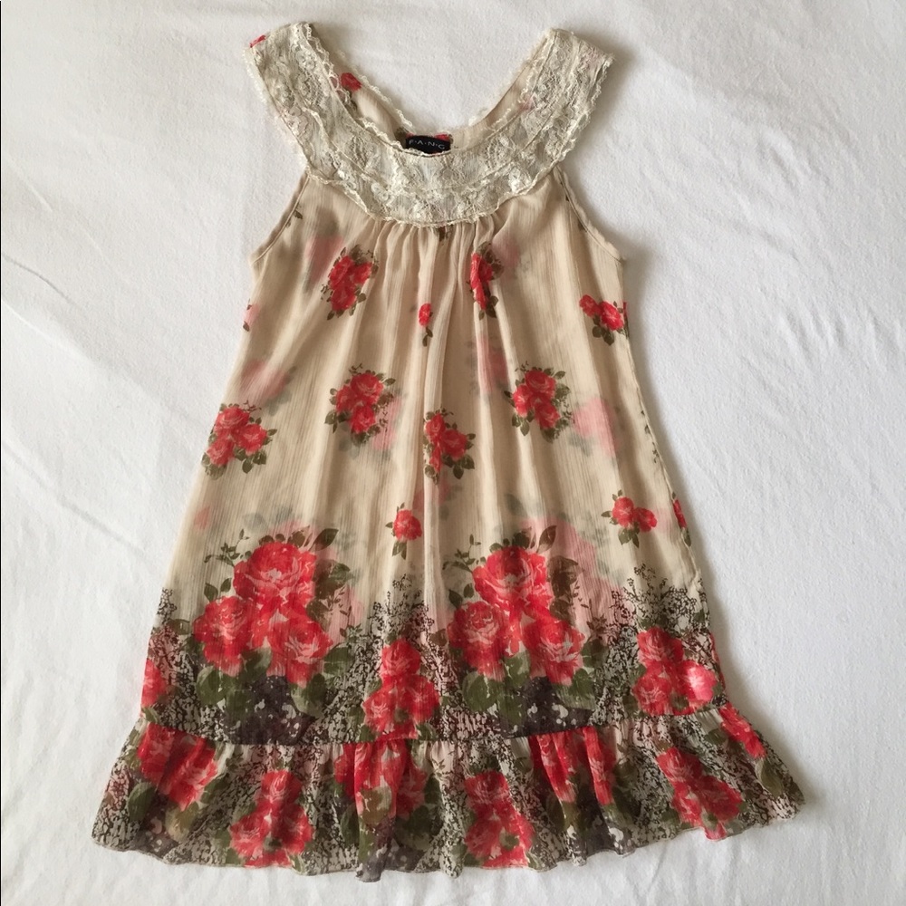 Long Dainty Floral Top 🌹