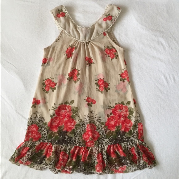 Long Dainty Floral Top 🌹 - Picture 2 of 3