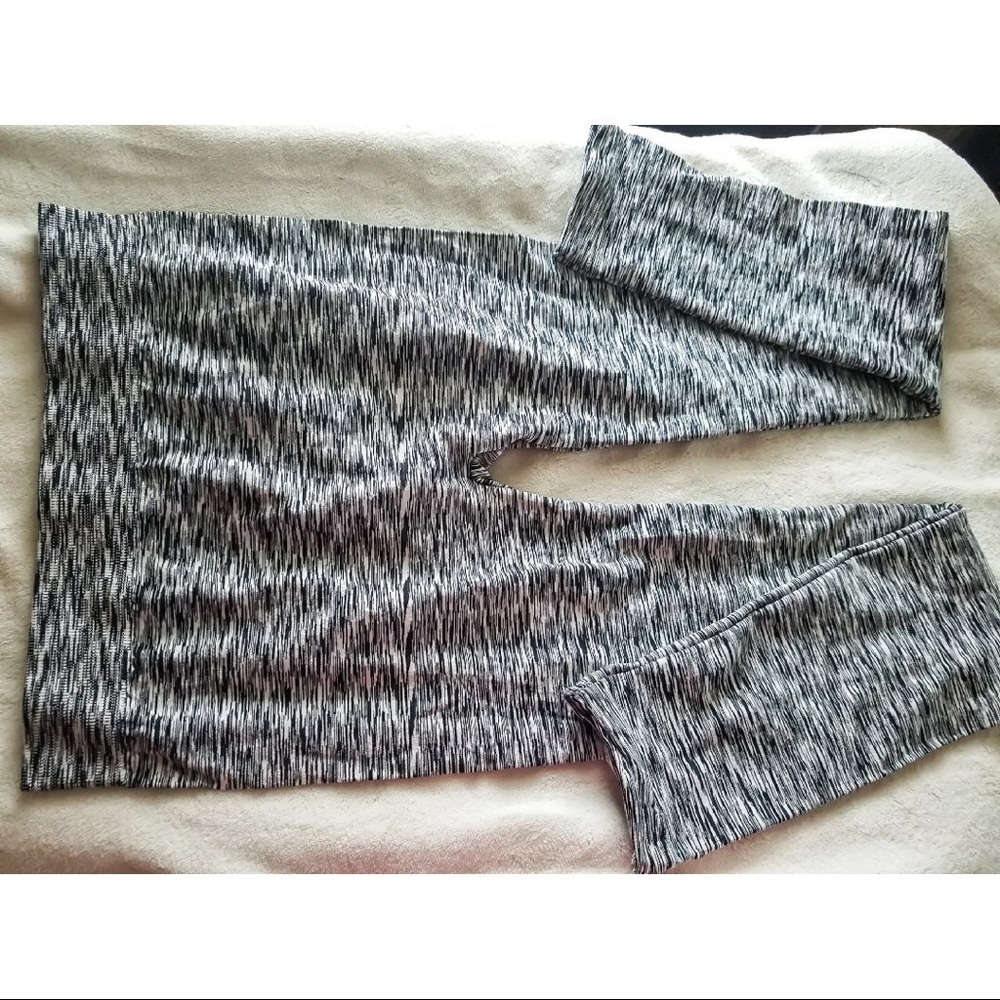 NWOT| Black/White Combo Yoga Pants (Size M/L)