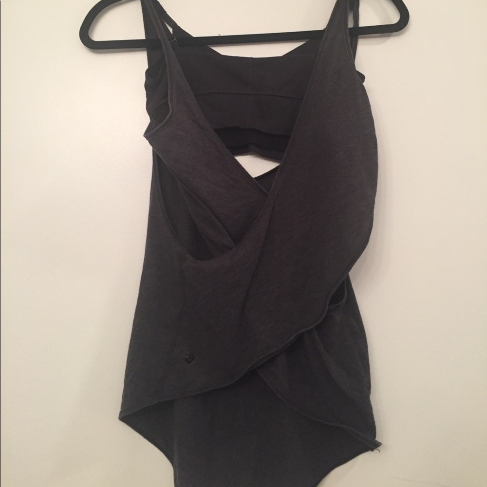 Lululemon sports top size 2 gray and black