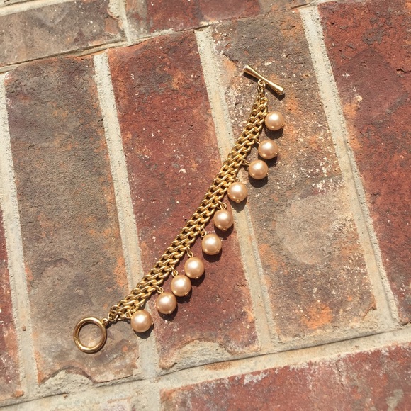 🌟B2G1F🌟 Faux pearl and gold bracelet - Picture 1 of 4