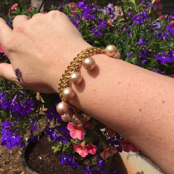 🌟B2G1F🌟 Faux pearl and gold bracelet - Picture 2 of 4