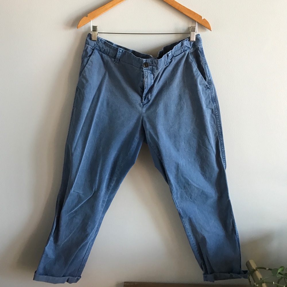 Gap broken in chinos