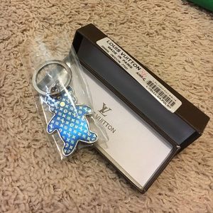 New "Louis Vuitton" key chain