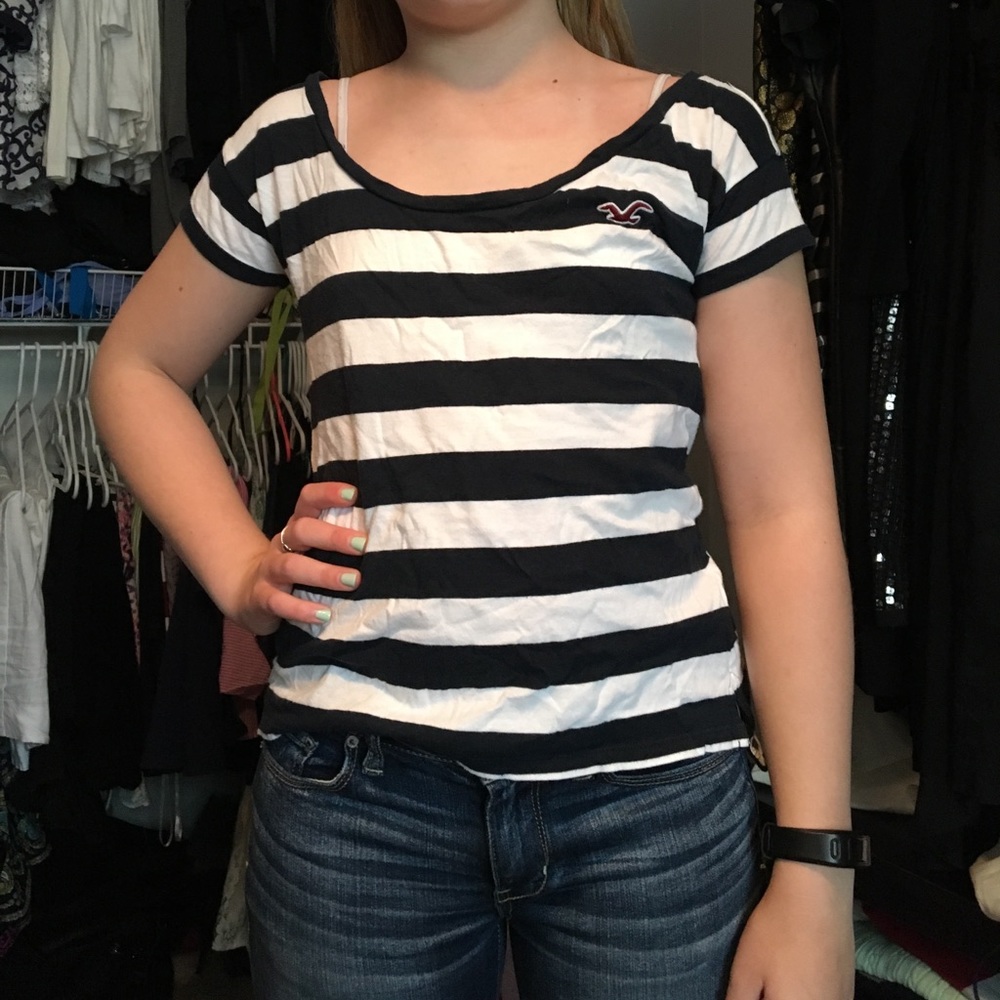 Hollister😇😍 navy and white T-shirt