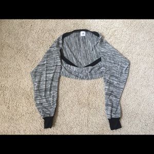 Cabi shrug