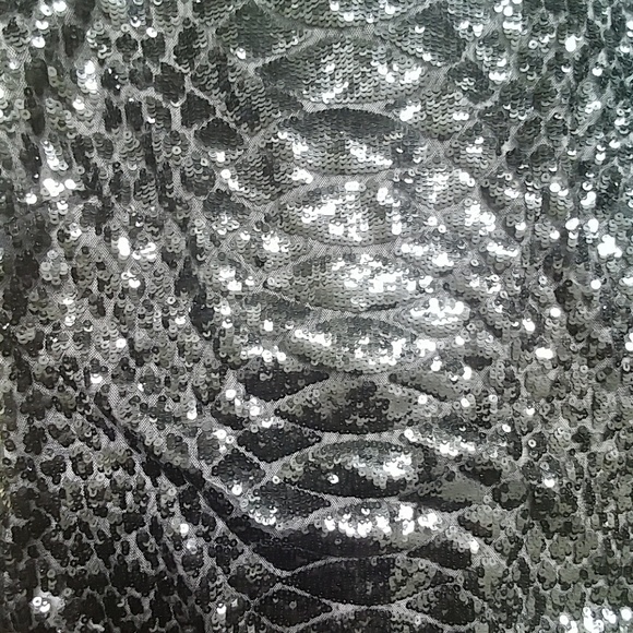 🔥ON SALE🆕 BCBGMAXAZRIA "Larson" black sequin top - Picture 3 of 4