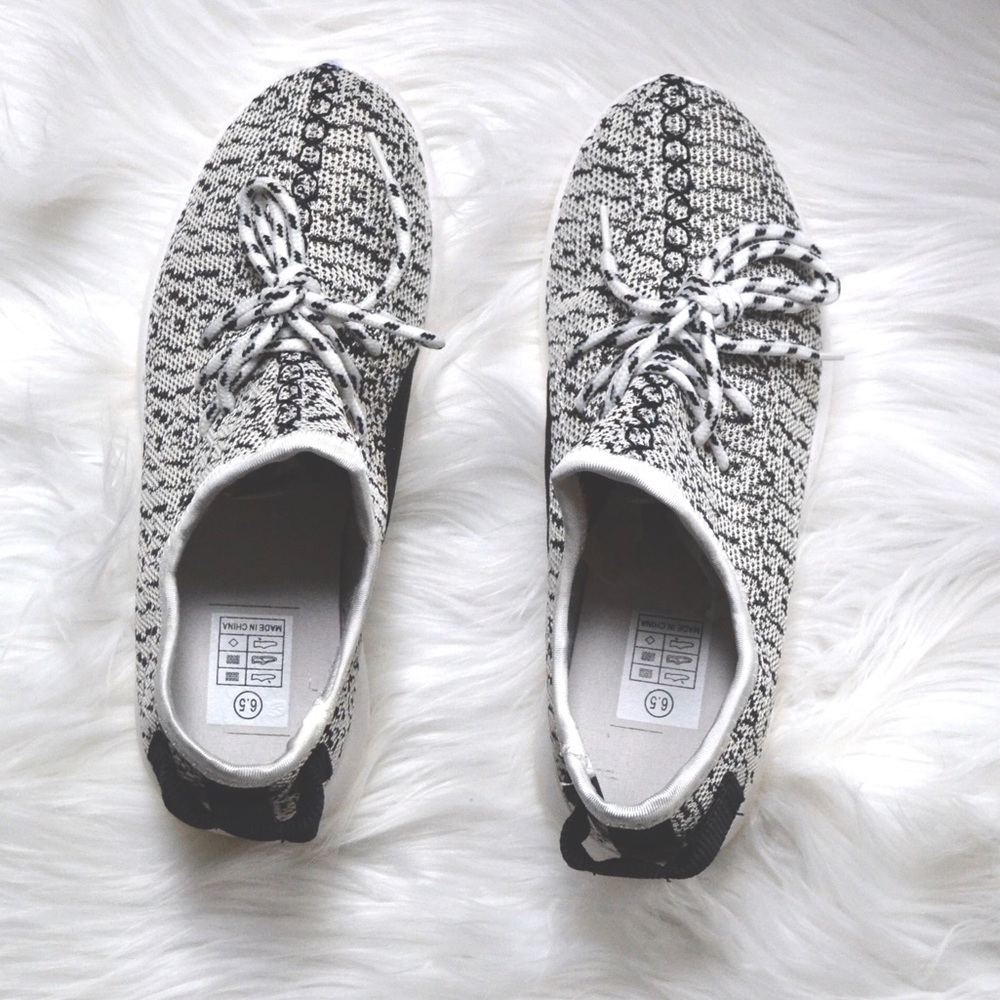Flyknit Sneakers - Picture 3 of 4