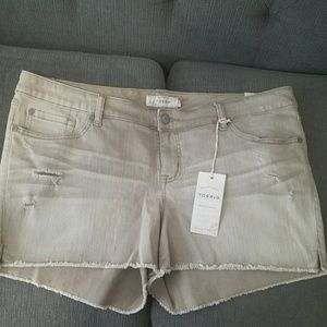 Torrid 20 Skinny Short Shorts - Sand Wash