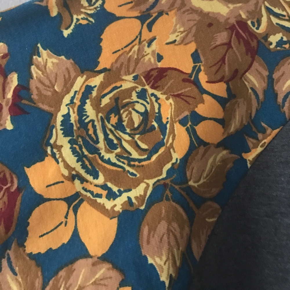 S Lularoe Golden Roses Randy - Picture 2 of 2