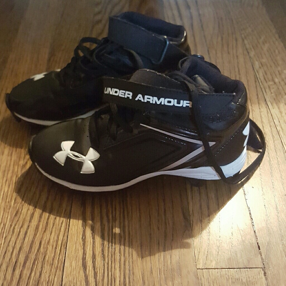 Boys cleats