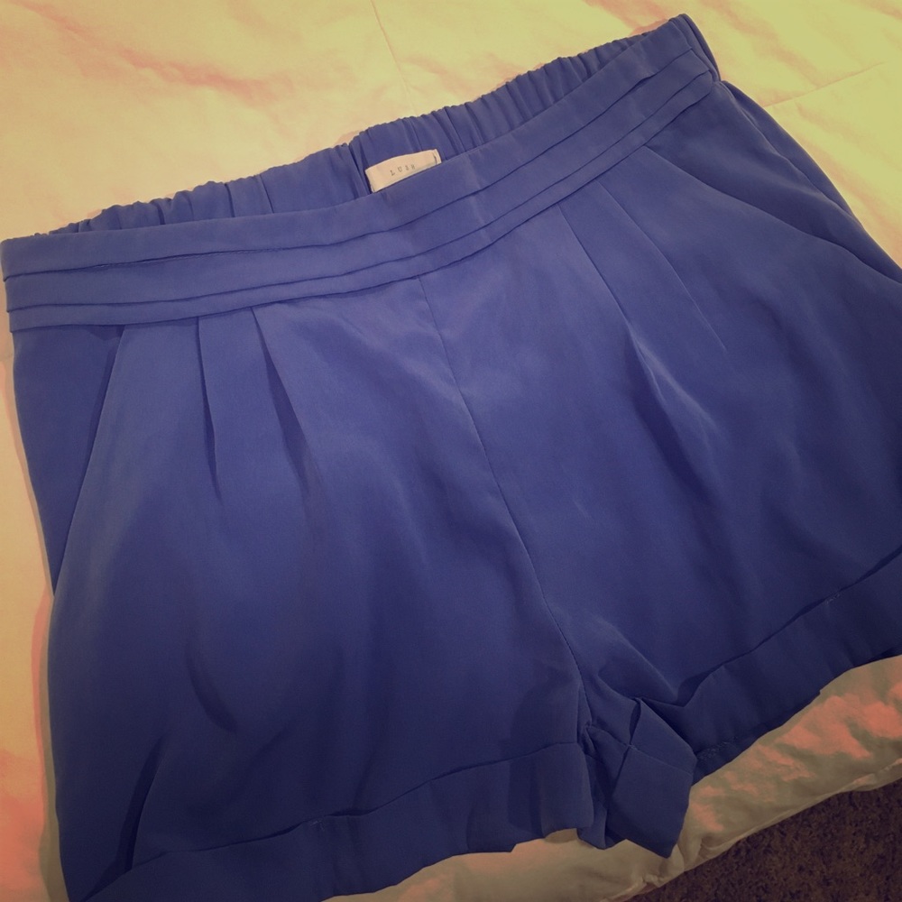 Lush blue pleaded shorts
