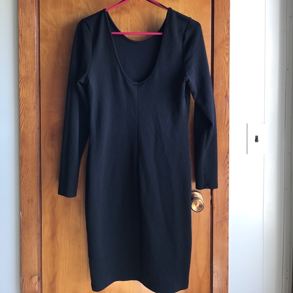 Form-fitting LBD - Picture 3 of 4