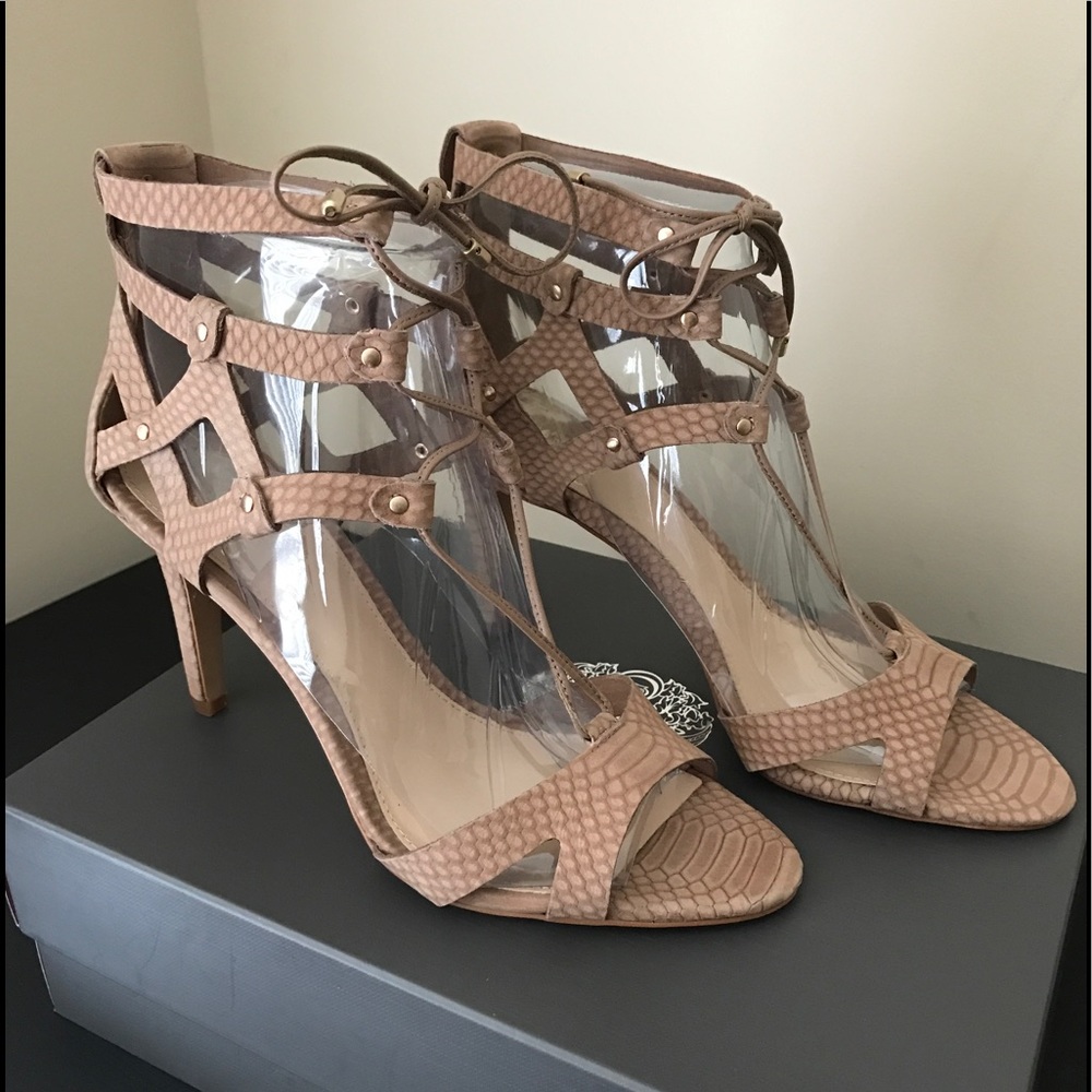 NWOT Vince Camuto nude strappy sandals🔥