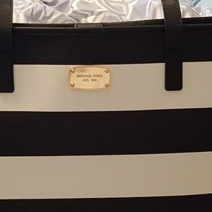 Large tote Micheal Kors bag.