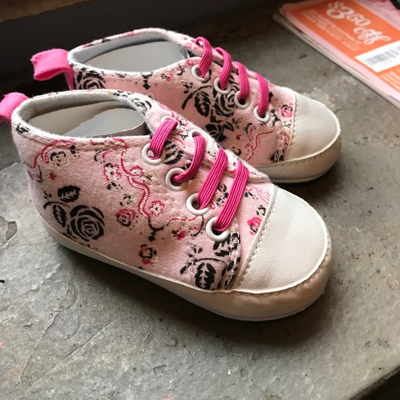 Baby shoes - Picture 2 of 2