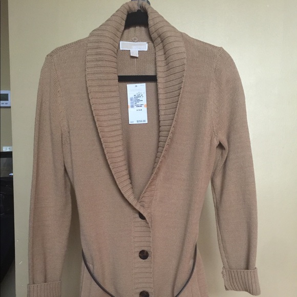 Michael Kors Sweater with fur collar. - Picture 5 of 7