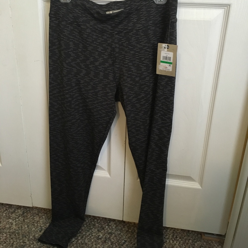 NWT Black and White Bass Leggings