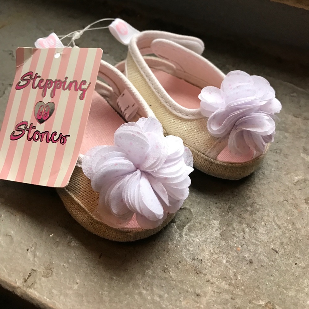 Peep toe shoes