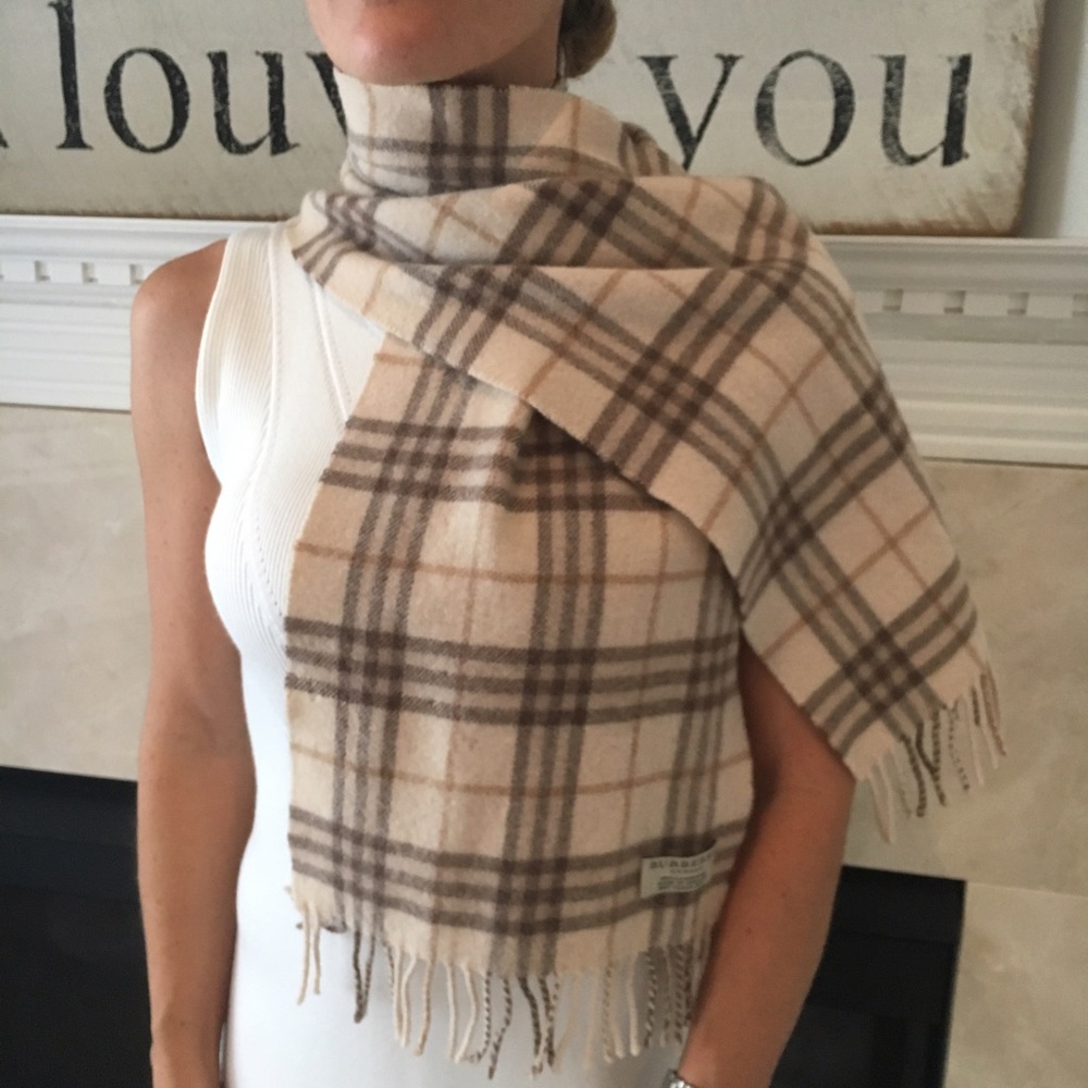 Burberry scarf 100% Lambswool