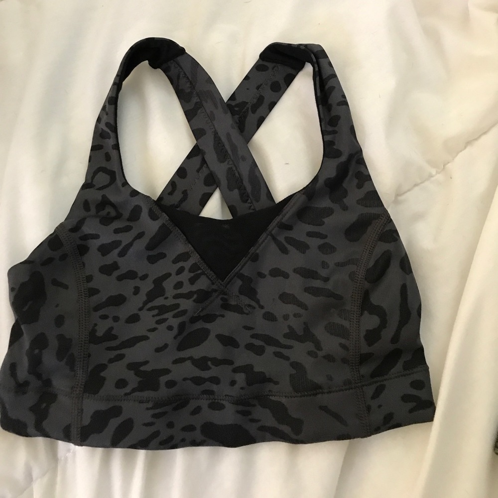 Lululemon sports bra size 4