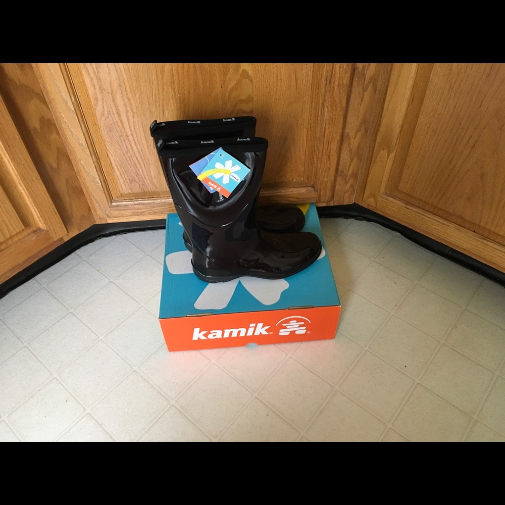 Boots - Picture 2 of 3