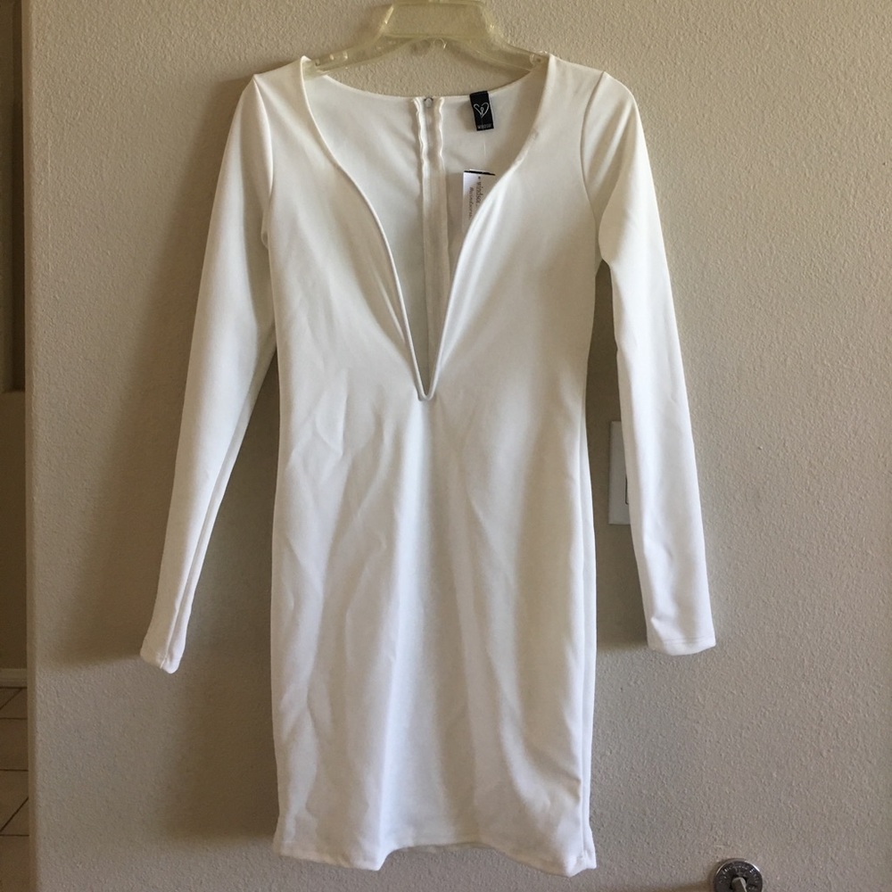 Windsor Fashion Deep V white dress, MED, NWT