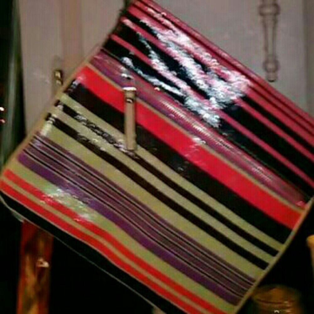 New merona purse clean and multiple colors goes