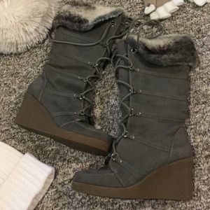 Wedged winter boots