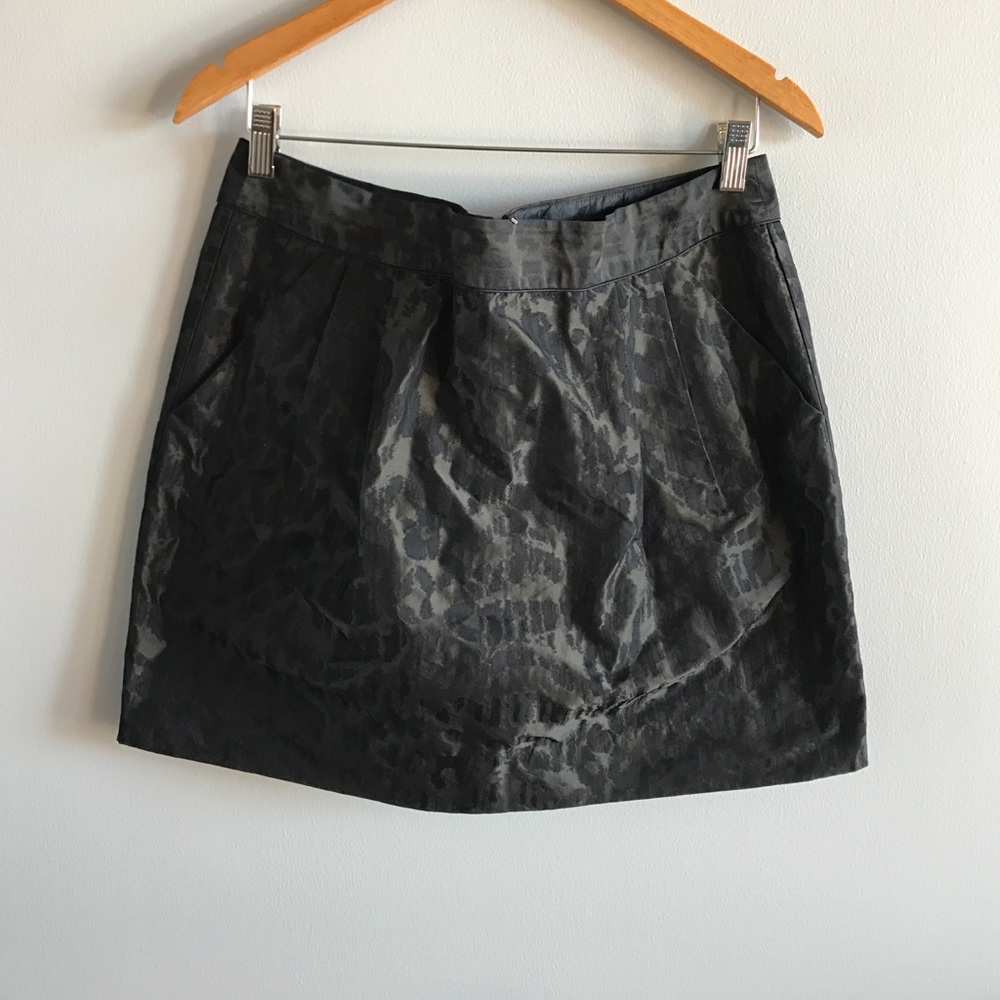Gap patterned skirt