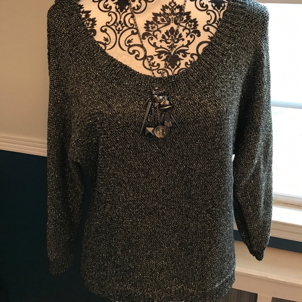 Lightweight scoop neck sweater