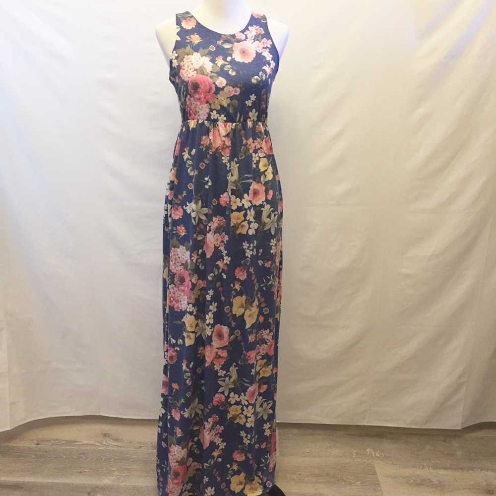 🙌SALE🙌 Last one! Small Gorgeous Maxi dress - Picture 2 of 5