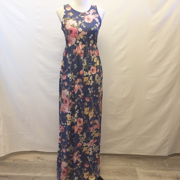 🙌SALE🙌 Last one! Small Gorgeous Maxi dress - Picture 2 of 5