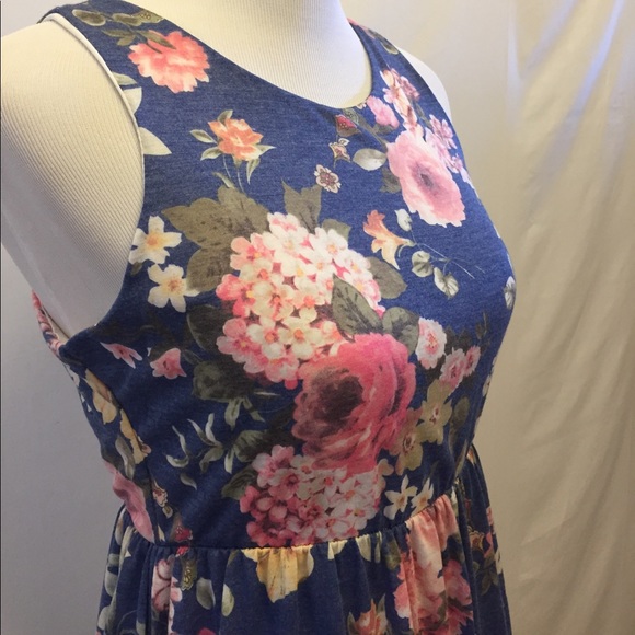 🙌SALE🙌 Last one! Small Gorgeous Maxi dress - Picture 3 of 5