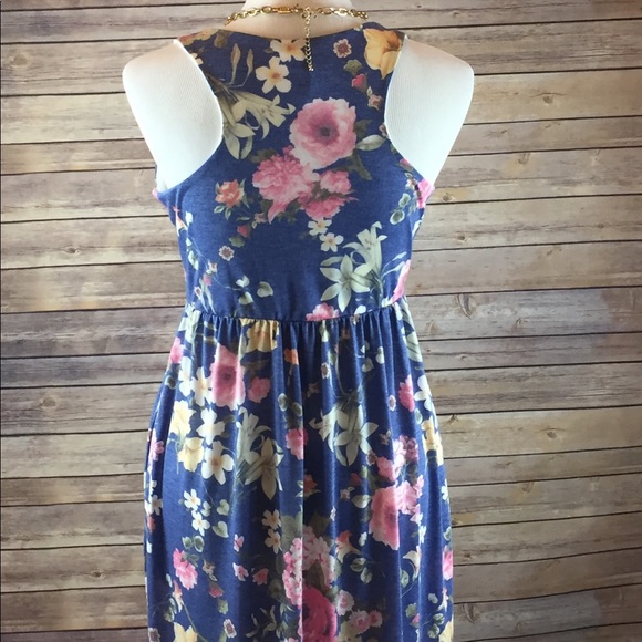 🙌SALE🙌 Last one! Small Gorgeous Maxi dress - Picture 4 of 5